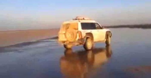 Видео: Саудовец на джипе дрифтует по заледеневшему озеру 