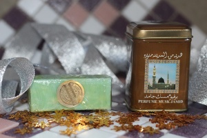 Выбираем натуральный арабский дезодорант: воск, квасцы или сухие духи?