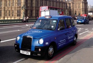 Лондонское такси рекламирует туризм в ОАЭ 