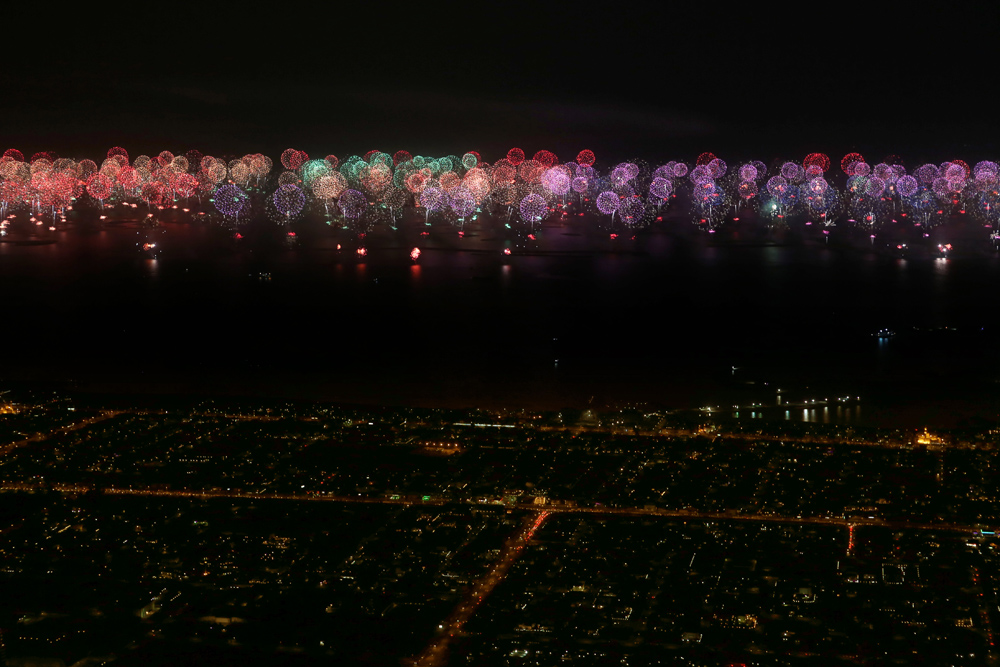 Фото и видео: Дубай празднует  Новый Год новым мировым рекордом 