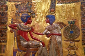 В Египте воссоздали макет трона фараона Тутанхамона