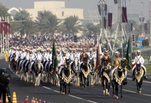 Катар отметил национальный праздник военным парадом 