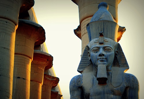 Лицо фараона Рамсеса II в Луксорском храме