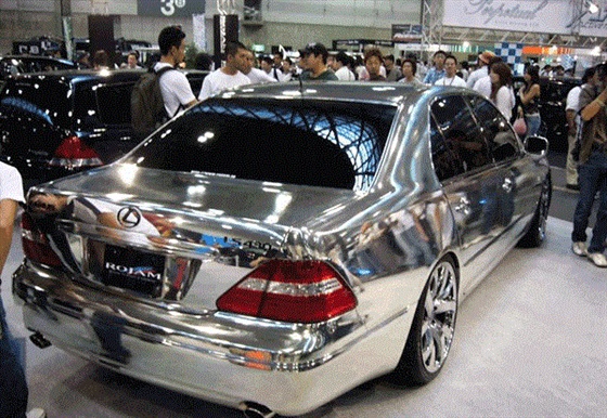 Серебряный Lexus 