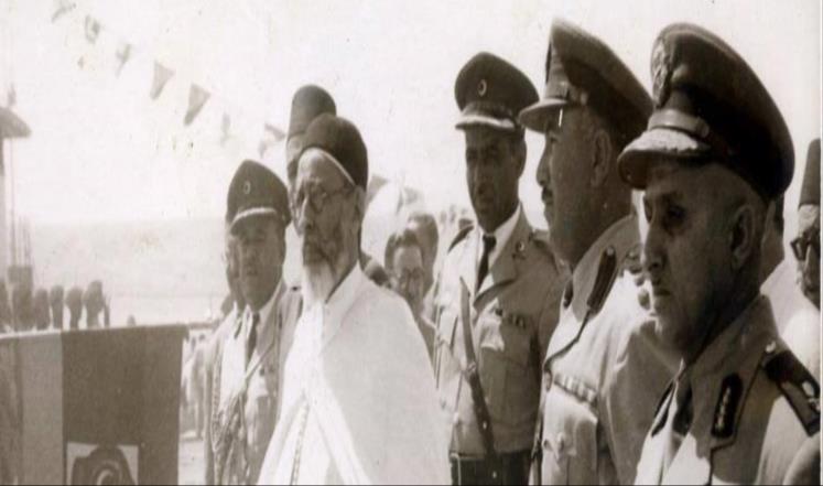 Ливийский король Идрис ас-Сенуси в сопровождении алжирских военных