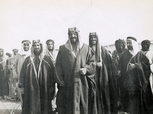 Король Абдул-Азиз ибн Абдуррахман Аль Сауд со своими гостями, 1934 год