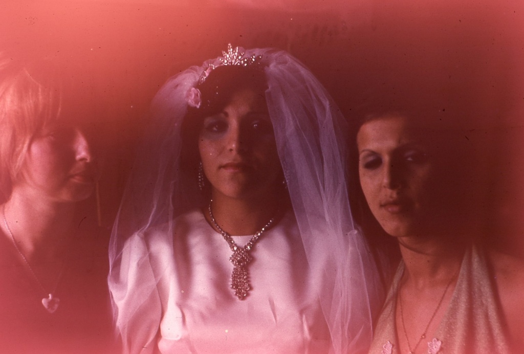 Невеста (в центре) с Мариной (слева) и подругой